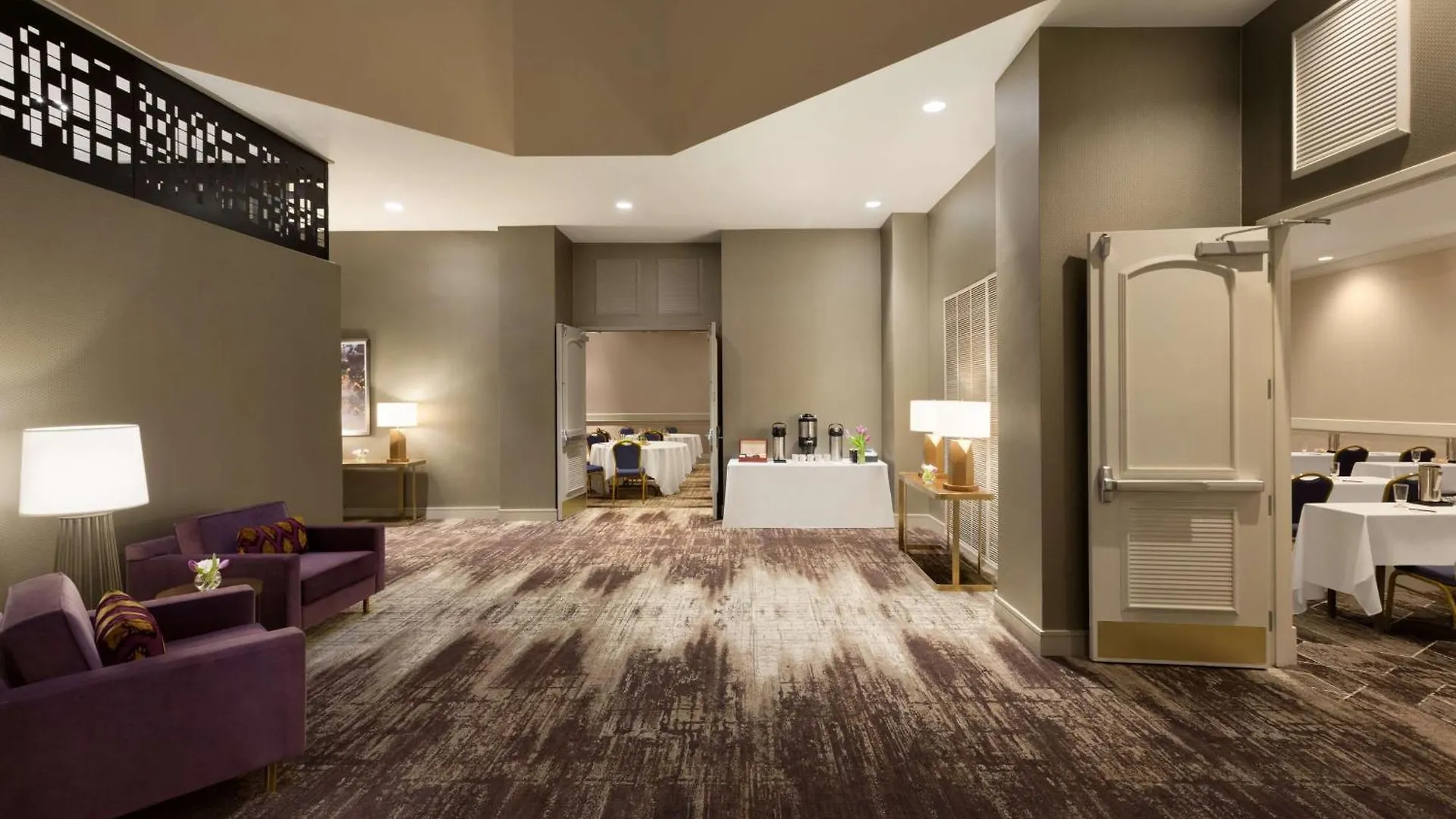 Embassy Suites By Hilton Phoenix Downtown North 3*,